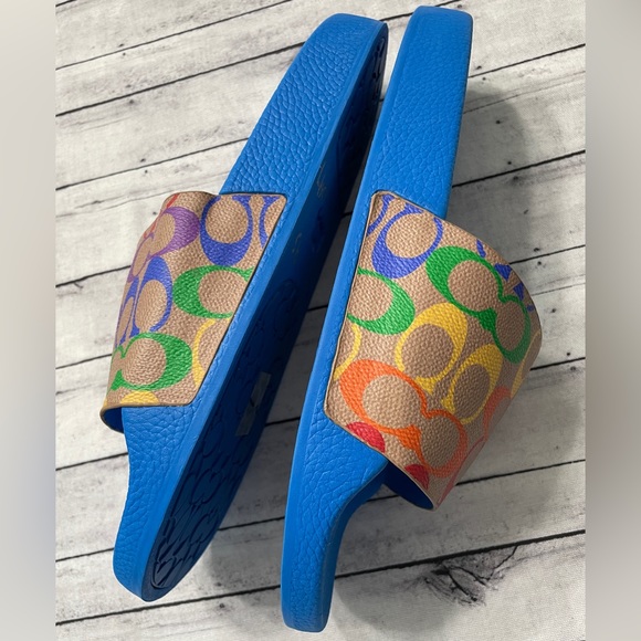New COACH
Men's Signature Rainbow Logo Print Slides - Picture 6 of 10